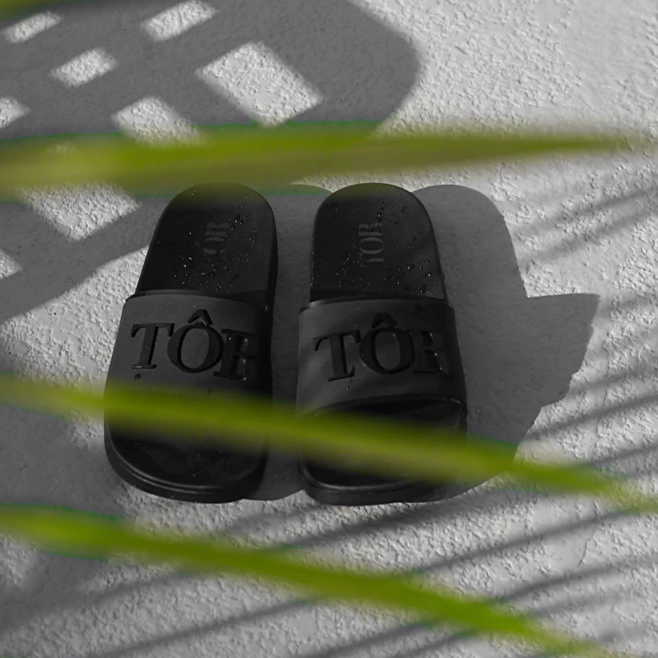 TÔR Slides - Double Black